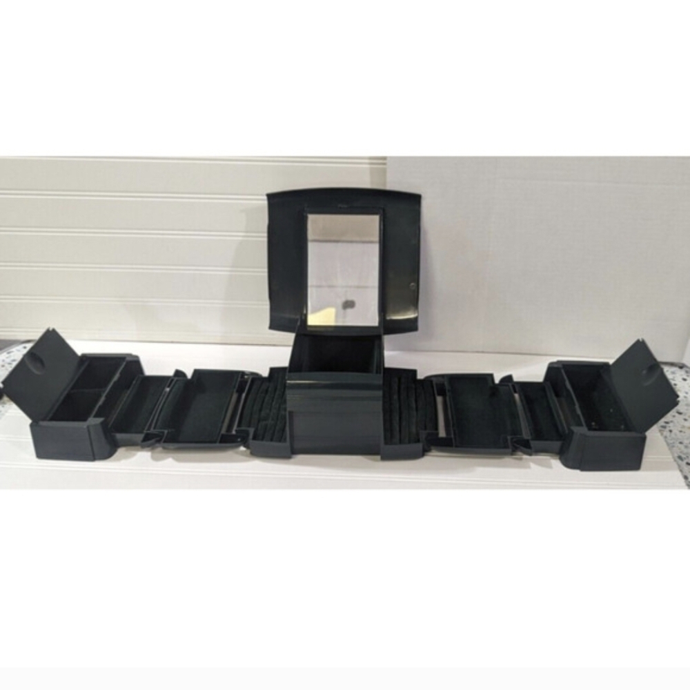 The Jewel Kit Green Black Accordion Fold Out Jewelry Storage Box Ingenious